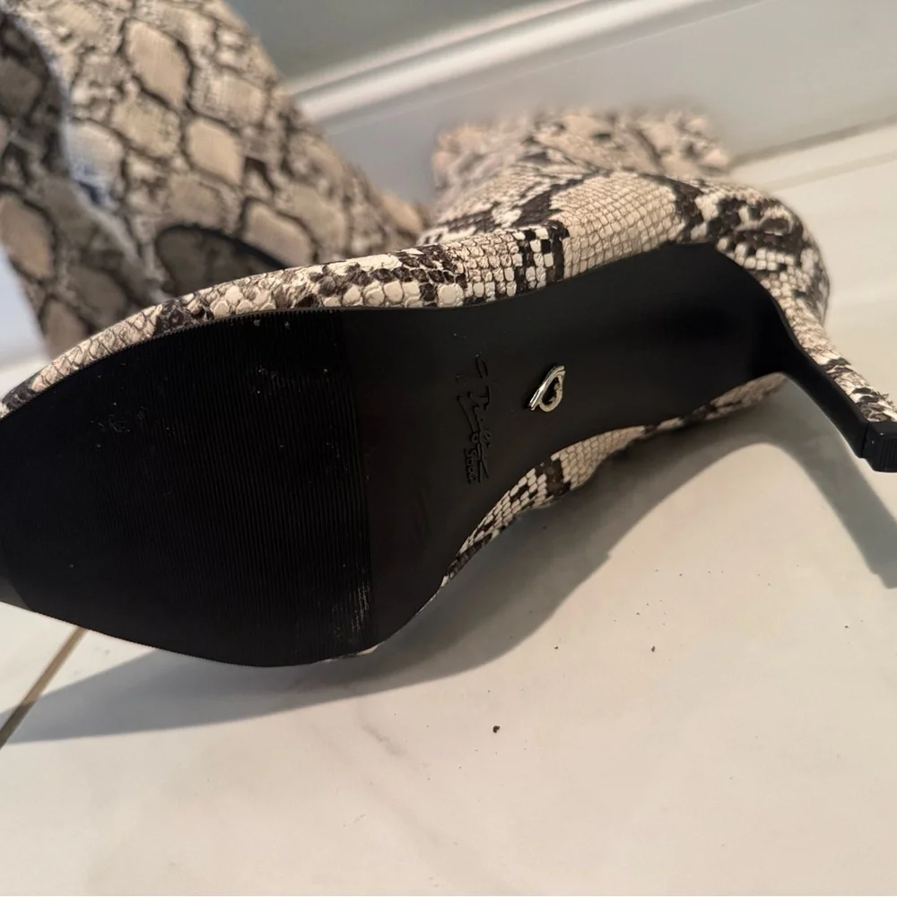 Snakeskin Pattern Knee-High Women's Boots - Picture 4 of 4